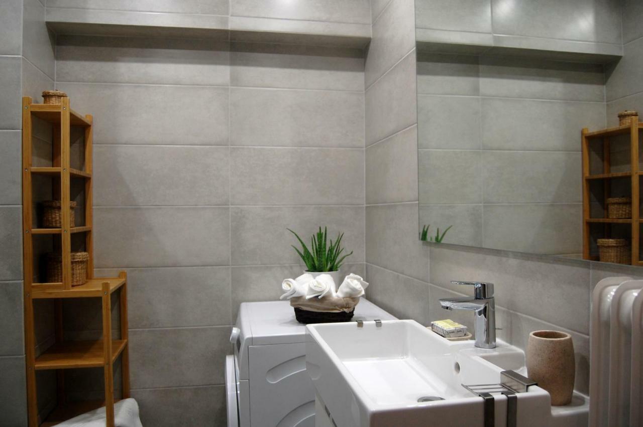 Central & Comfortable, 70M² Apt In Neos Kosmos アテネ エクステリア 写真
